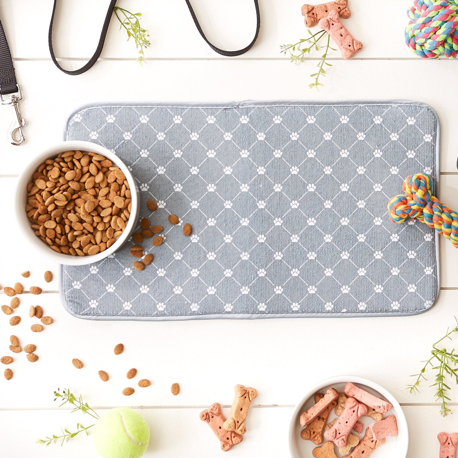 gray printed trellis paw pet mat small