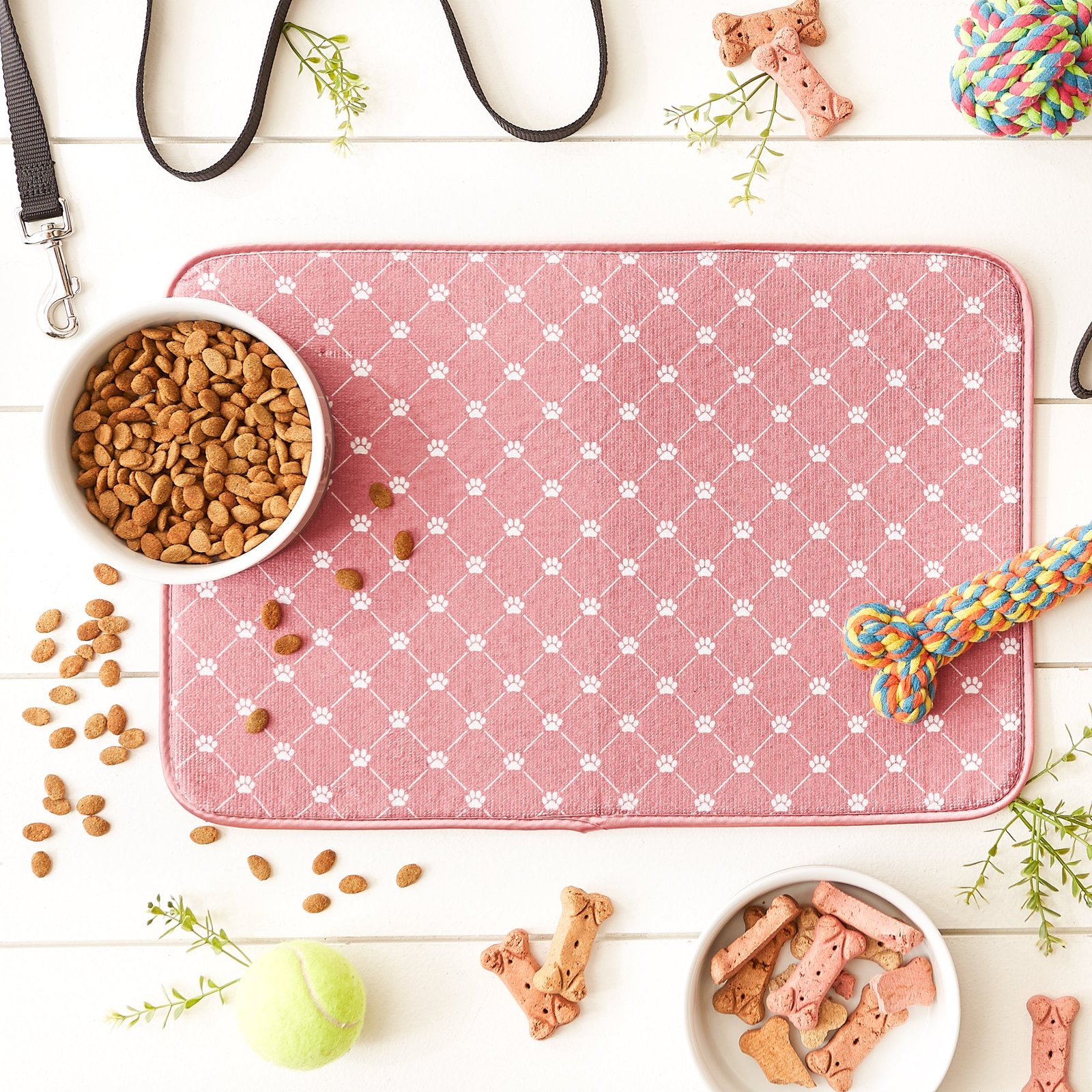 rose printed trellis paw pet mat