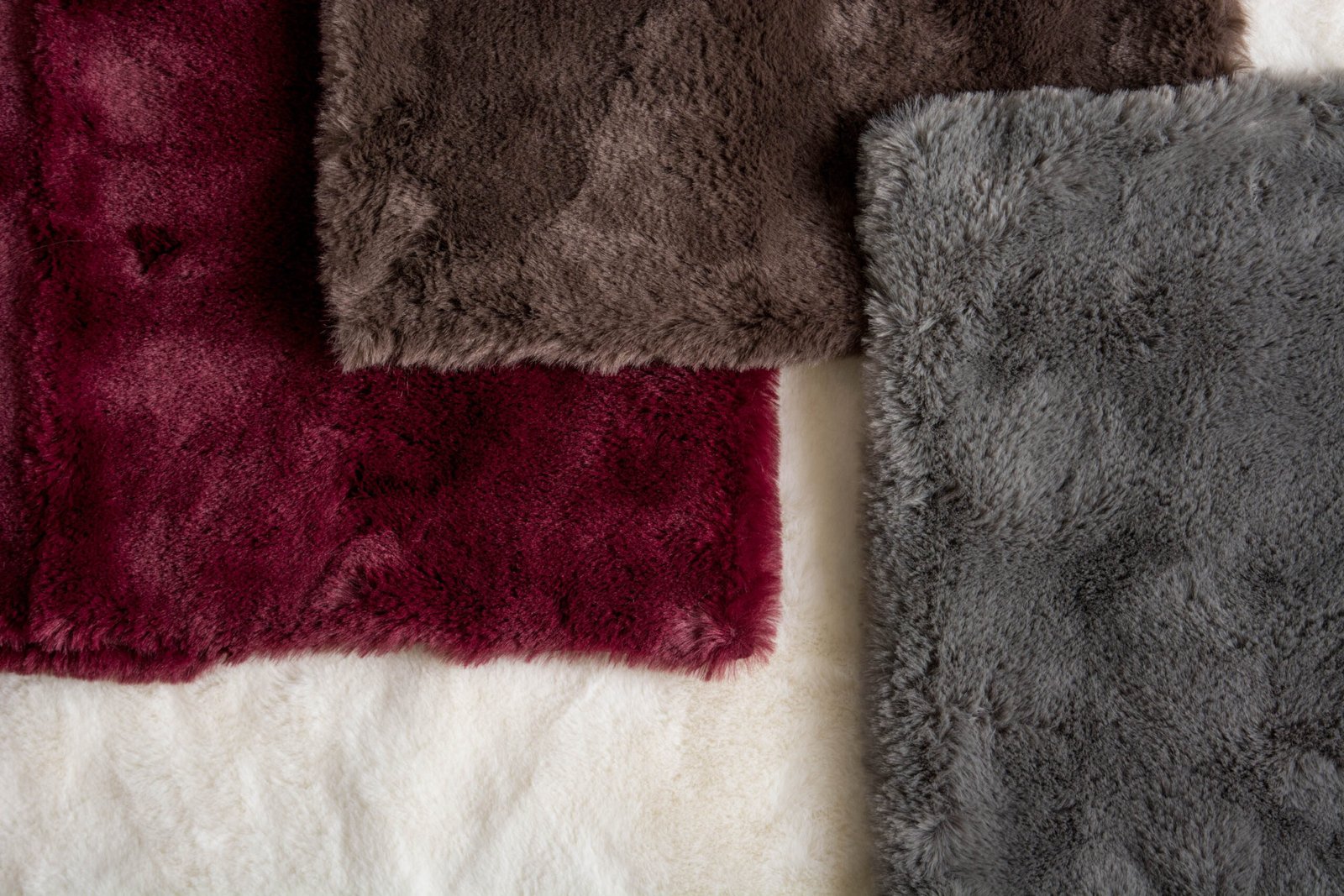 pet crate liner, faux fur, cranberry, xxx large 29x48"