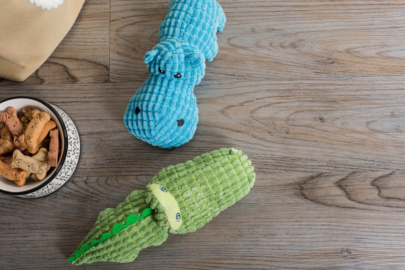 alligator plush with squeaker pet toy